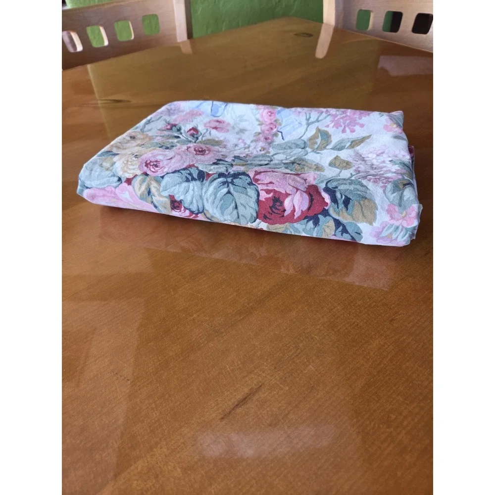 English County Tablecloth 48x67 Floral Cluster Cotton Cottage